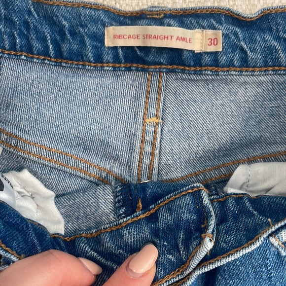 Levi’s Ribcage Straight Ankle Jeans - Picture 3 of 7